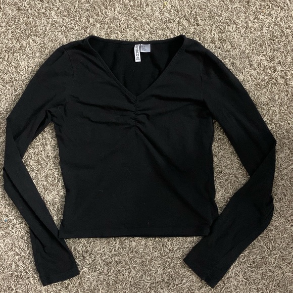 H&M long sleeve - Picture 2 of 2